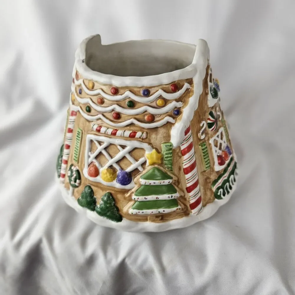YANKEE CANDLE LARGE GINGERBREAD HOUSE CERAMIC SHADE TOPPER~6.5” x 4.5”